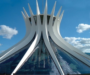 catedral_metropolinata_em_brasilia_coberta_por_vidro